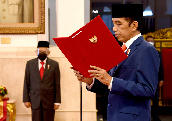 Presiden Joko Widodo saat acara pelantikan di Istana Negara, Jakarta, Rabu (28/4/2021).