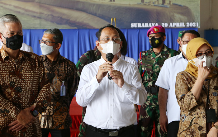 Bank Mandiri Taspen (Bank Mantap) memberikan santunan Jaminan Kecelakaan Kerja (JKK) dan Beasiswa kepada keluarga korban kru KRI Nanggala 402.