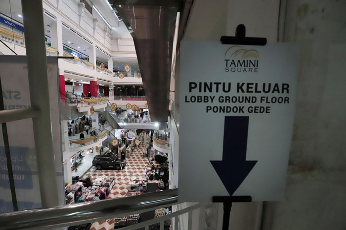 Suasana aktivitas Tamini Square di kawasan Jakarta Timur, Jumat (30/4/2021).