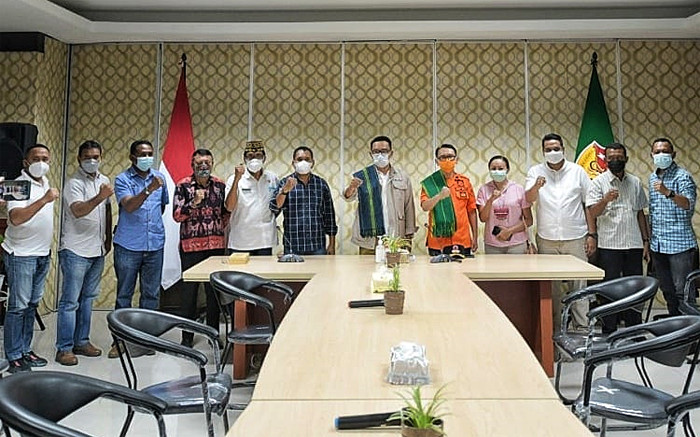 Gubernur Jabar Ridwan Kamil melakukan pertemuan dengan Ikatan Keluarga Alumni Pendidikan Tinggi Kepamongprajaan di Kantor Gubernur NTT, Sabtu (1/5/2021).