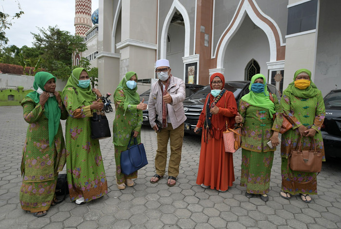 Gubernur Jabar Ridwan Kamil melakukan pertemuan dengan Ketua MUI NTT Abdul Kadir Makarim, di Masjid Raya Nurussa'adah, Kota Kupang, Sabtu (1/5/2021).