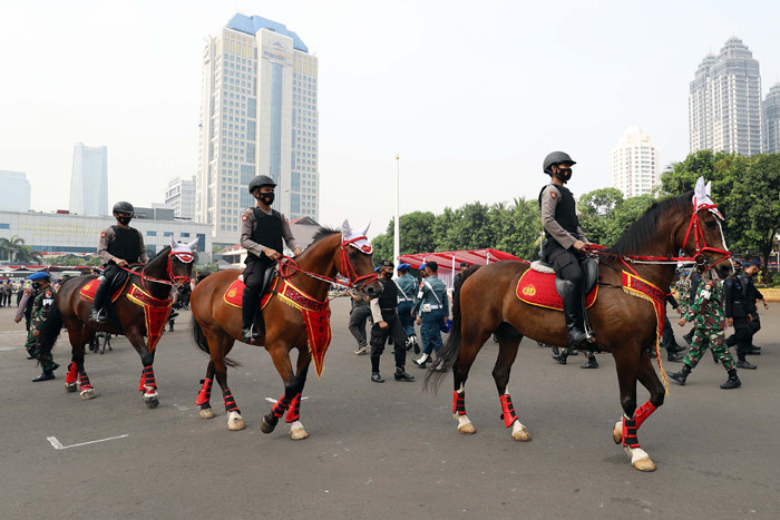 Anggota kepolisian Polda Metro Jaya saat apel Operasi Ketupat di Polda Metro Jaya, Jakarta, Rabu (5/5/2021).