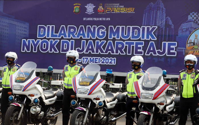 Anggota kepolisian Polda Metro Jaya saat apel Operasi Ketupat di Polda Metro Jaya, Jakarta, Rabu (5/5/2021).