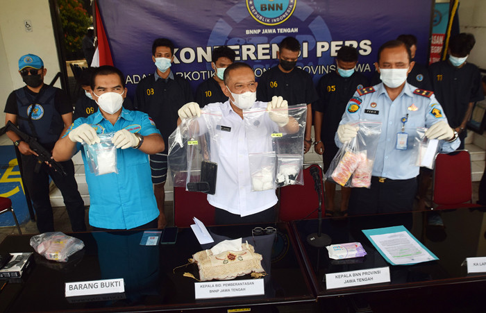 Pengungkapan kasus narkotika jaringan Jepara-Pati-Magelang-Banyumas, di Kantor BNNP Jateng, Semarang, Jawa Tengah, Kamis (6/5/2021).