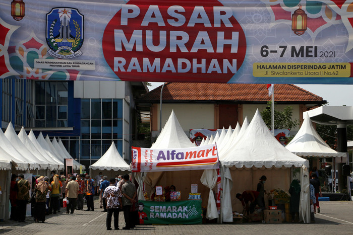 Pasar Murah ini dibuka untuk seluruh masyarakat umum dengan menjual kebutuhan pokok antara lain beras, gula, minyak goreng, telor serta makanan dan minuman.