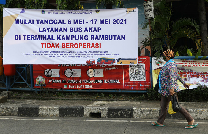 Aktivitas Terminal Kampung Rambutan sepi di Jakarta, Jumat (7/5/2021).