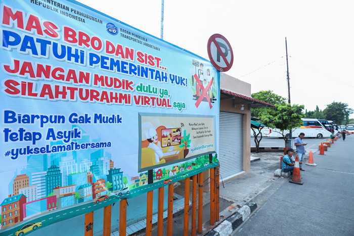 Suasana di Terminal Kalideres sepi dari penumpang di Jakarta Barat, Senin (10/5/2021).