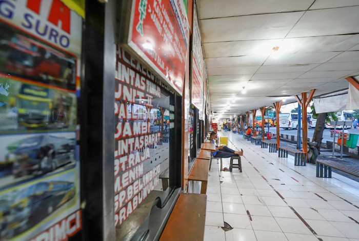 Suasana di Terminal Kalideres sepi dari penumpang di Jakarta Barat, Senin (10/5/2021).