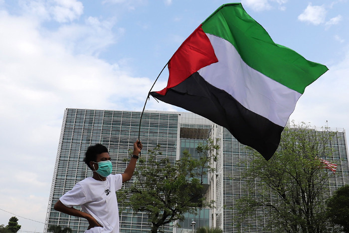 Aliansi Mahasiswa Islam Jakarta Solidaritas Untuk Palestina, melakukan aksi unjuk rasa di depan Kedutaan Amerika, Jakarta, Rabu (12/5/2021).