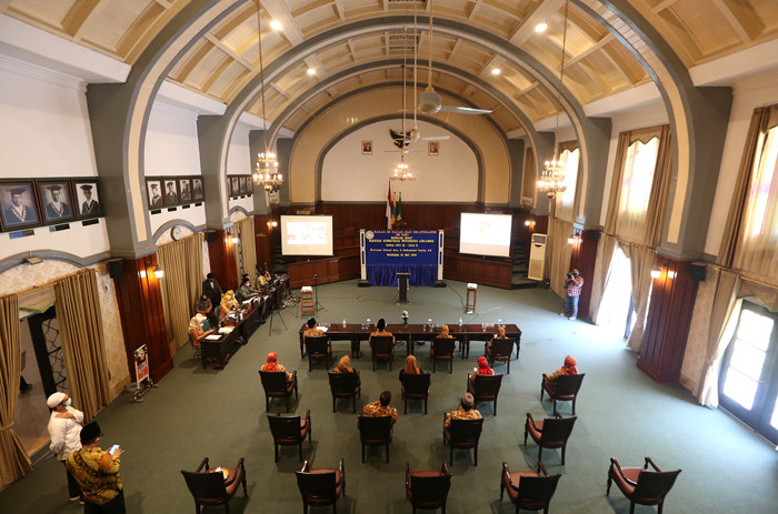 Suasana halal bihalal di Aula Fakultas Kedokteran (FK) Universitas Airlangga Surabaya, Jawa Timur, Selasa (18/5/2021).