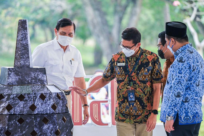 Menparekraf Sandiaga Salahuddin Uno dan Menko Bidang Kemaritiman dan Investasi Luhut Binsar Panjaitan saat Festival Joglo Semar, Kamis (20/5/2021).