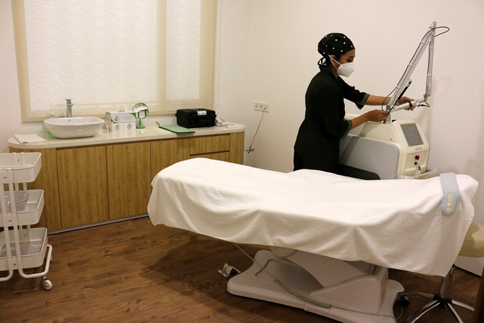 Pemilik Klinik Kecantikan Mimi Health Care Dr. Mimi Safei saat Grand Opening Mimi Health Care, One Stop Beauty Center di Pluit, Sabtu (22/5/2021).