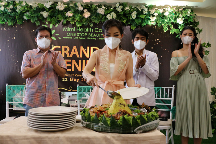 Pemilik Klinik Kecantikan Mimi Health Care Dr. Mimi Safei saat Grand Opening Mimi Health Care, One Stop Beauty Center di Pluit, Sabtu (22/5/2021).