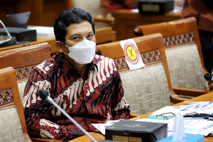 Direktur Utama BPJS Kesehatan All Ghufron Mukti memberikan penjelasan saat RDP dengan komisi IX di Gedung Parlemen MPR/DPR-DPD, Jakarta, Selasa (25/5/2021).