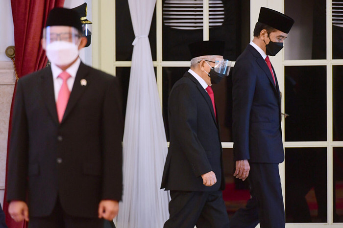 Presiden Joko Widodo melantik Ganip Warsito sebagai Kepala Badan Nasional Penanggulangan Bencana (BNPB) di Istana Negara, Jakarta, Selasa (25/5/2021).
