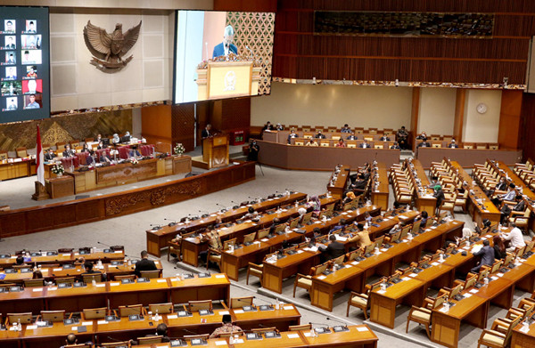 Wakil Ketua DPR Sufmi Dasco Ahmad, Rachmat Gobel, Muhaimin Iskandar memimpin rapat Paripurna di Kompleks Parlemen, Senayan, Jakarta, Selasa (25/5/2021).