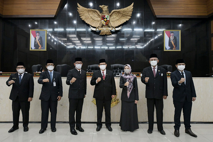 Gubernur Jabar Ridwan Kamil menghadiri Rapat Paripurna DPRD di Ruang Sidang DPRD Jabar, Jumat (28/5/2021).