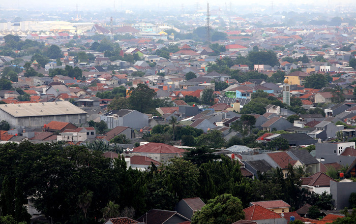 Permukiman warga terlihat di kawasan Bekasi Kota, Jawa Barat, Sabtu (29/5/2021).