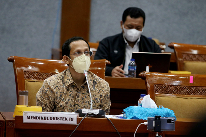 Mendikbudristek Nadiem Makarim mengikuti Rapat Kerja dengan Komisi X DPR di Kompleks Parlemen Senayan, Jakarta, Senin (31/5/2021).