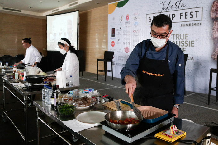 Peluncuran Jakarta Beef Up Fest 2021 juga menampilkan demo masak yang dilakukan oleh Celebrity Chef Chandra Yudasswara, Vania Wibisono dan Vindex Tengker.