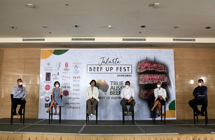 Peluncuran Jakarta Beef Up Fest 2021 juga menampilkan demo masak yang dilakukan oleh Celebrity Chef Chandra Yudasswara, Vania Wibisono dan Vindex Tengker.