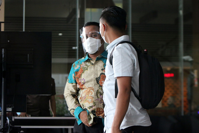 Plt Gubernur Sulawesi Selatan Andi Sudirman Sulaiman usai menjalani pemeriksaan di Gedung Merah Putih KPK, Jakarta, Rabu (2/6/2021).