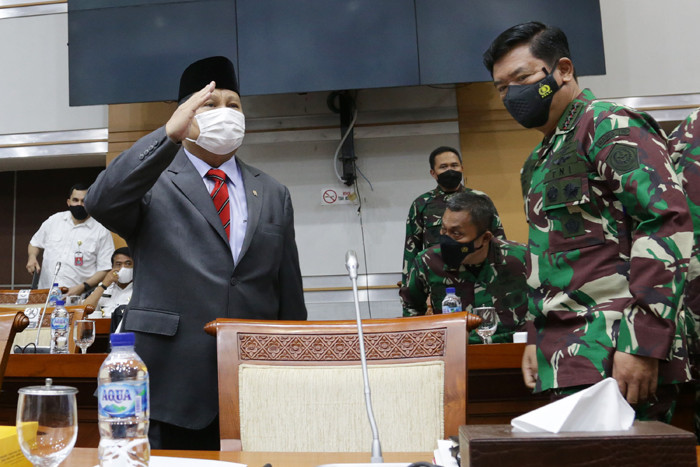 Menteri Pertahanan Prabowo Subianto menghadiri rapat kerja dengan Komisi I DPR di kompleks parlemen, Senayan, Jakarta, Rabu (2/6/2021).