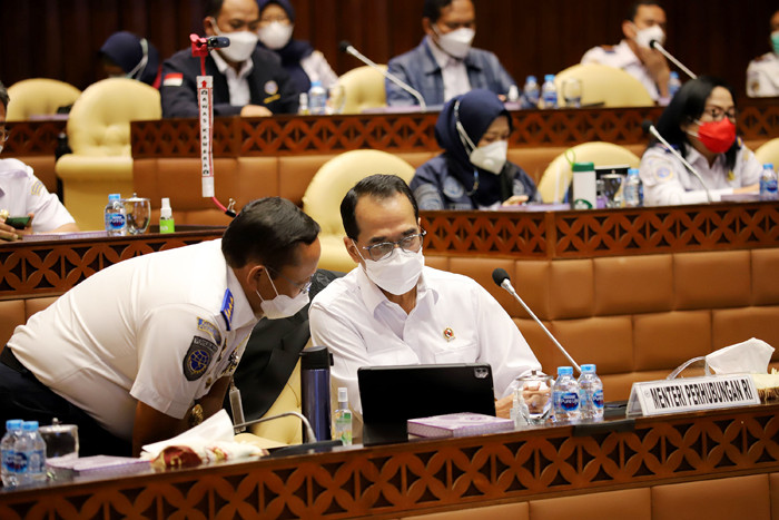 Menteri Perhubungan Budi Karya Sumadi mengikuti Rapat Kerja dengan Komisi V DPR di Kompleks Parlemen Senayan, Jakarta, Rabu (2/6/2021).
