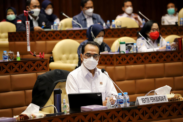 Menteri Perhubungan Budi Karya Sumadi mengikuti Rapat Kerja dengan Komisi V DPR di Kompleks Parlemen Senayan, Jakarta, Rabu (2/6/2021).