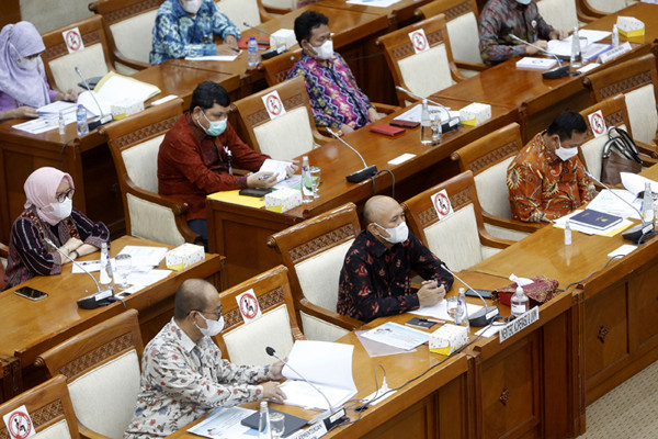 Menkop UKM Teten Masduki mengikuti Rapat Kerja dengan Komisi VI DPR di Kompleks Parlemen Senayan, Rabu (2/6/2021).