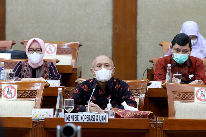 Menkop UKM Teten Masduki mengikuti Rapat Kerja dengan Komisi VI DPR di Kompleks Parlemen Senayan, Rabu (2/6/2021).