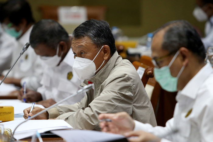 Menteri ESDM Arifin Tasrif mengikuti rapat kerja dengan Komisi VII DPR di Kompleks Parlemen, Jakarta, Rabu (2/6/2021).