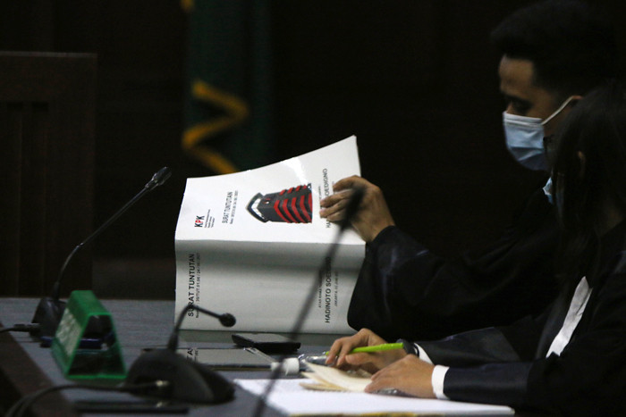Terdakwa Mantan Direktur Teknik dan Pengelolaan Armada PT Garuda Indonesia Hadinoto Soedigno menjalani sidang tuntutan di Pengadilan Tipikor, Kamis (3/6/2021).