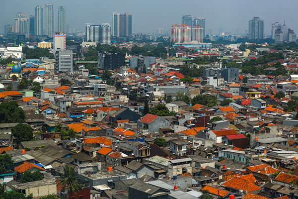 Pemukiman warga terlihat dari ketinggian di kawasan Jakarta Selatan, Jumat (4/6/2021).