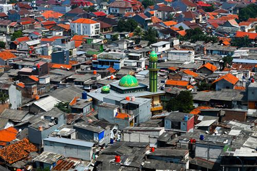 Pemukiman warga terlihat dari ketinggian di kawasan Jakarta Selatan, Jumat (4/6/2021).