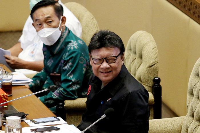 Menpan RB Tjahjo Kumolo saat mengikuti rapat kerja dengan Komisi II DPR di Kompleks Parlemen, Senayan, Jakarta, Selasa (8/6/2021).