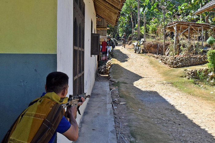 Prajurit Brigade Infanteri 2 Marinir merebut daerah kekuasaan yang di jadikan tempat berkumpul kelompok separatis, di Puslatpur 4 Purboyo, Selasa (8/6/2021).