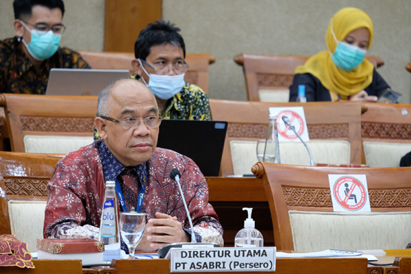 Direktur Utama PT Asabri (Persero) Wahyu Suparyono mengikuti rapat dengar pendapat dengan Komisi VI DPR di Kompleks Parlemen, Jakarta, Rabu (9/6/2021).
