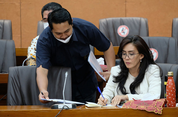 Direktur Utama PT Asabri (Persero) Wahyu Suparyono mengikuti rapat dengar pendapat dengan Komisi VI DPR di Kompleks Parlemen, Jakarta, Rabu (9/6/2021).