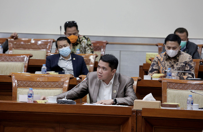 Menteri Hukum dan HAM Yasonna H Laoly mengikuti rapat kerja dengan Komisi III DPR di Kompleks Parlemen, Senayan, Jakarta, Rabu (9/6/2021).