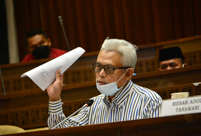 Prof Dr Hanif Nurcholis MSi dari perwakilan warga menyampaikan keberatannya atas penetapan harga yang ditetapkan Negara di Komisi II, DPR, Kamis (10/6/2021).