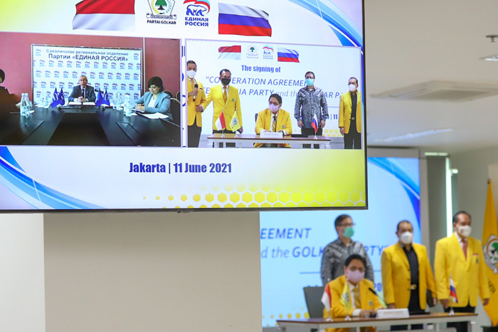 Partai Golkar bekerjasama dengan Partai Presiden Rusia Vladimir Putin secara virtual itu dalam bidang politik, ekonomi dan pendidikan.
