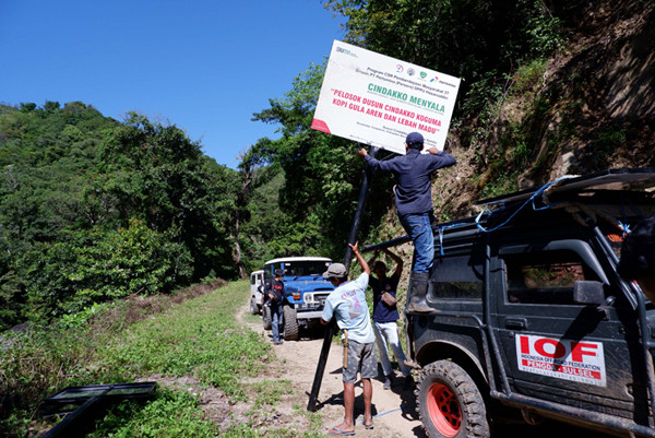 Meski sulit diakses, Dusun Cindakko memiliki potensi hasil alam yang menjanjikan, diantaranya madu hutan, kopi robusta dan arabika, serta gula aren.