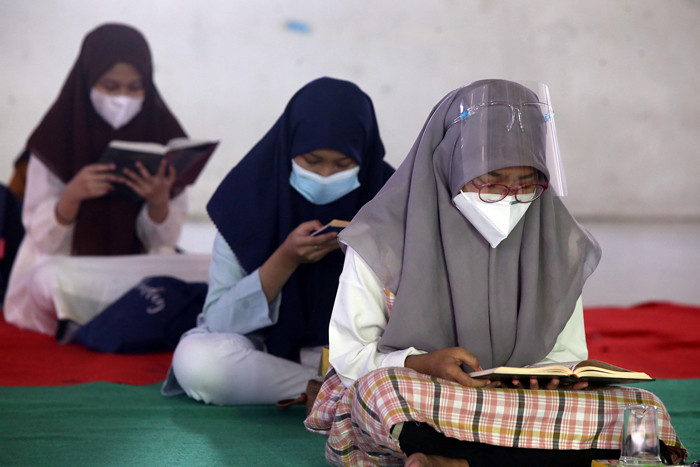 Uji Kompetensi atau Munaqosah Tartil Alquran Tingkat Pesantren Ilmu Alquran (PIQ) di Sekolah Khadijah Wonokromo Surabaya, Jawa Timur, Minggu (13/6/2021).