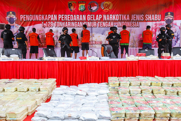 Barang bukti narkoba jenis sabu sebanyak 1,1 ton jaringan Timur Tengah di Polda Metro Jaya, Jakarta, Senin (14/6/2021).