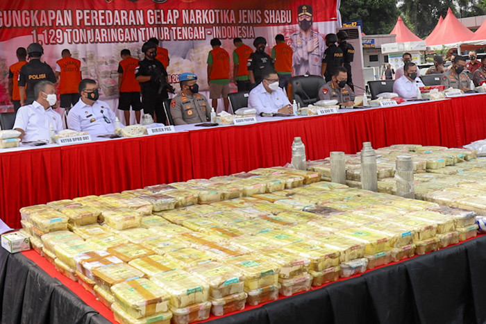 Barang bukti narkoba jenis sabu sebanyak 1,1 ton jaringan Timur Tengah di Polda Metro Jaya, Jakarta, Senin (14/6/2021).