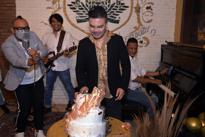 Benny mengakui, peyaraan ulang tahun di tengah pandemi ini dihelat terbatas.