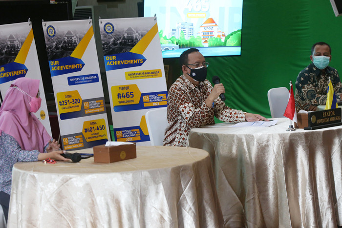 Rektor Universitas Airlangga Prof Dr Mohammad Nasih memaparkan hasil Seleksi Bersama Masuk Perguruan Tinggi Negeri 2021 di Kampus Unair, Senin (14/6/2021).