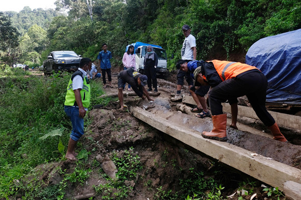 Program pembangunan infrastruktur ruas jalan jalur Sabbang-Tallang-Seko diinisiasi sejak akhir 2019 lalu.