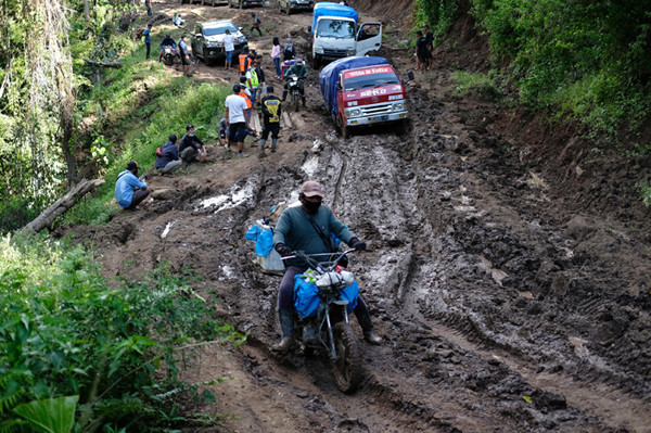 Program pembangunan infrastruktur ruas jalan jalur Sabbang-Tallang-Seko diinisiasi sejak akhir 2019 lalu.